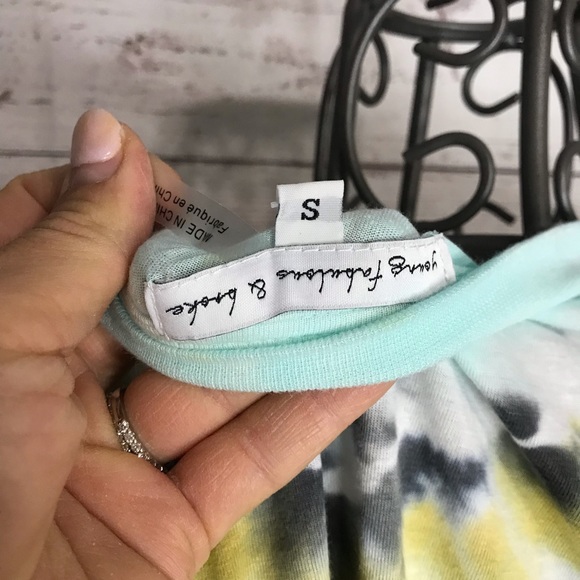 Young, Fabulous & Broke Tie Dye Crewneck Crop Top Tee Size Small - Picture 9 of 10